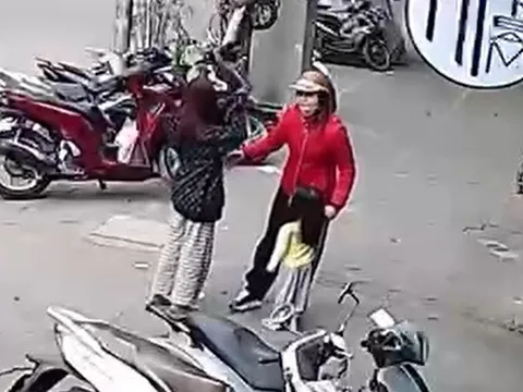 Giây phút người dân phát hiện bé gái nghi bị bắt cóc ở Hải Phòng
