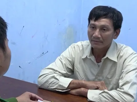 Bắt khẩn cấp người đàn ông say xỉn tấn công người thi hành công vụ