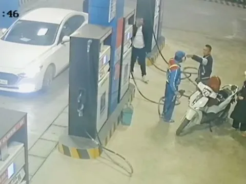Tài xế ô tô hành hung nhân viên cây xăng ở Nghệ An