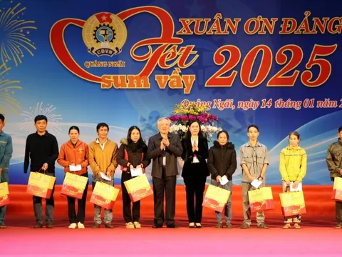 Phó Thủ tướng Thường trực Nguyễn Hòa Bình dự Chương trình Tết sum vầy - Xuân ơn Đảng năm 2025