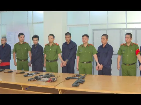 Truy tìm đối tượng liên quan vụ buôn bán súng quân dụng quy mô lớn tại TP.HCM