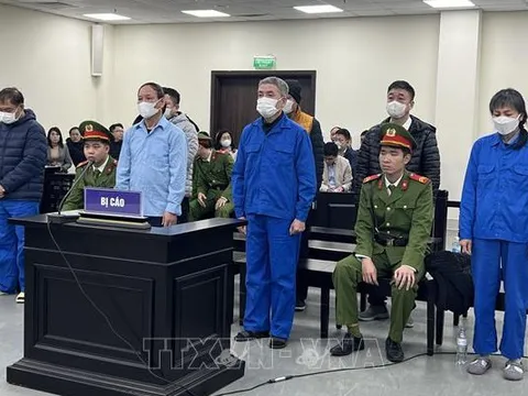 Xét xử vụ án 'đưa hối lộ', 'nhận hối lộ' tại Nhà xuất bản Giáo dục