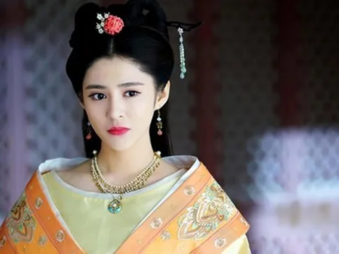 Bất ngờ với nhan sắc hiện tại xinh đẹp của nữ diễn viên nổi tiếng từng nặng cả 100kg