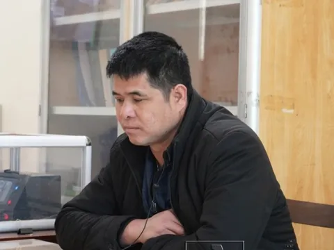 Khởi tố chủ quán karaoke để nữ nhân viên bán dâm cho khách