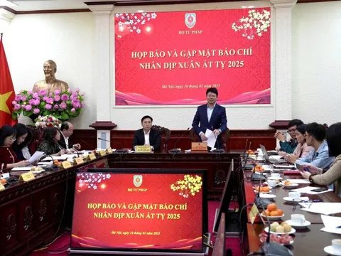 Công tác xây dựng, hoàn thiện pháp luật là nhiệm vụ trọng tâm, hàng đầu