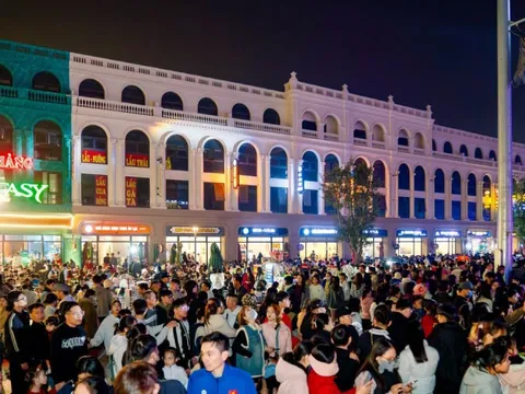 “Xuyên không” đón Tết cung đình trên “đảo tỷ phú” Vũ Yên
