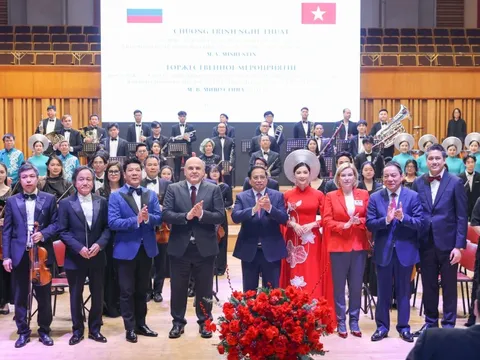 Thủ tướng Phạm Minh Chính và Thủ tướng Mishustin cùng thưởng thức âm nhạc Việt - Nga