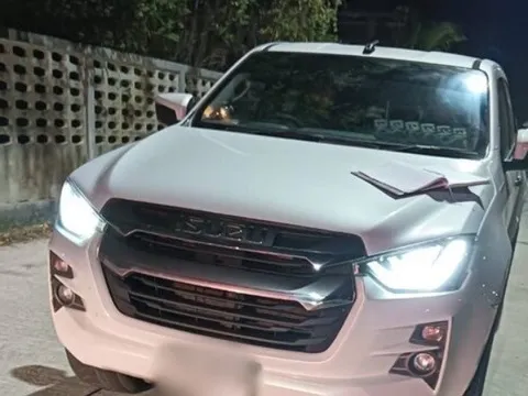 Cãi nhau với bạn trai, cô gái tử vong vì nhảy khỏi ô tô đang chạy