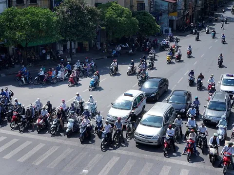 Từ tháng 1/2025, đèn xanh bật nhưng không đi, tài xế có thể bị phạt đến 20 triệu đồng