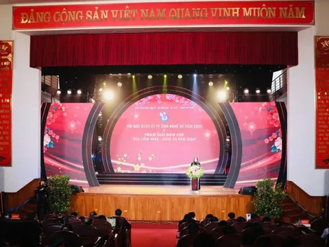 Phóng viên Đời sống và Pháp luật đạt giải Ba giải báo chí Búa liềm vàng Nghệ An