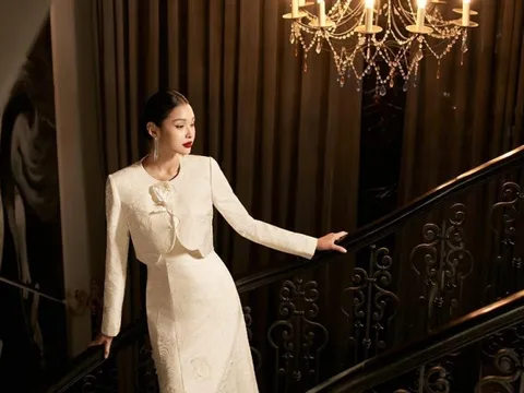 Quyến rũ, tỏa sáng với váy dạ hội sang trọng mùa lễ hội cuối năm