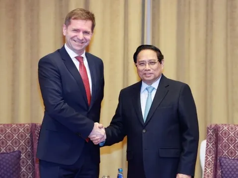 Thủ tướng khuyến khích tập đoàn hàng không Ba Lan mở lại đường bay tới Việt Nam