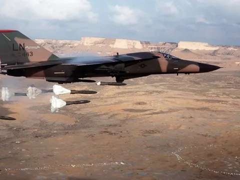 Chiến đấu cơ F-111 Aardvark có gì đặc biệt mà được coi là "kỳ quan công nghệ"?