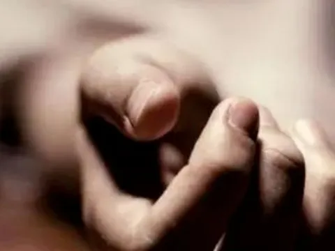 Người đàn ông sát hại vợ và con trai rồi treo cổ tự tử trong nhà