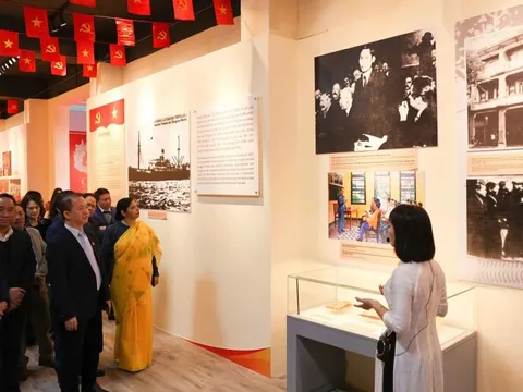 Trưng bày “Đảng Cộng sản Việt Nam- Những mốc son lịch sử“