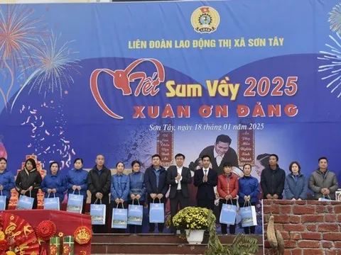 “Tết sum vầy - Xuân ơn Đảng” đến người lao động Sơn Tây