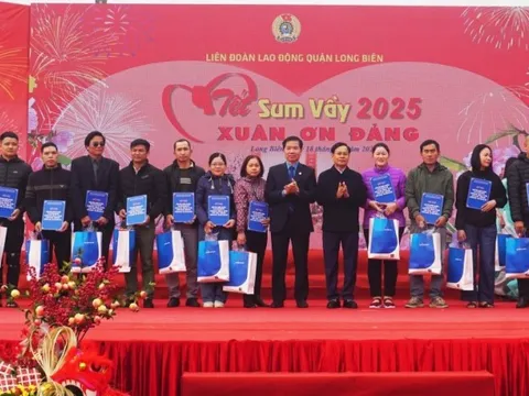 Quận Long Biên: Chương trình “Tết Sum vầy - Xuân ơn Đảng 2025” chia sẻ kết nối yêu thương người lao động