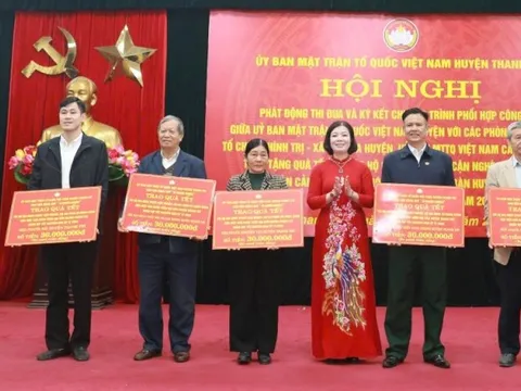 Huyện Thanh Trì: Tặng quà Tết cho các hộ cận nghèo, có hoàn cảnh khó khăn dịp Tết Ất Tỵ 2025