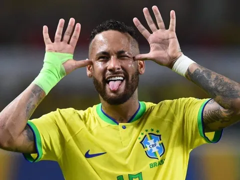 Neymar châm ngòi cho cuộc tranh cãi nảy lửa giữa hai huyền thoại bóng đá Brazil