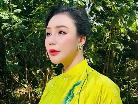 Ca sĩ Hồ Quỳnh Hương khiến khán giả bất ngờ