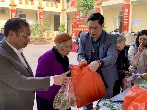 Ấm áp Tết thắm tình quân dân ở xã Cổ Đông, thị xã Sơn Tây