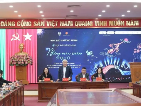 Trình diễn drone kết hợp hỏa thuật trong chương trình nghệ thuật “Rực rỡ Thăng Long 2025”