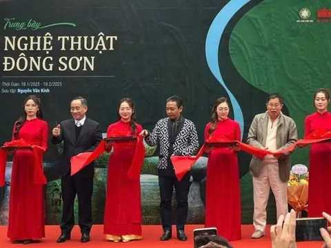 Khai mạc triển lãm “Nghệ thuật Đông Sơn”
