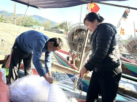 Hà Tĩnh: Ngư dân bám biển ra khơi ngày cận Tết