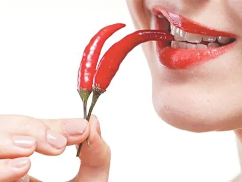 Những nhóm người không nên ăn cay, biết mà tránh kẻo hại sức khỏe