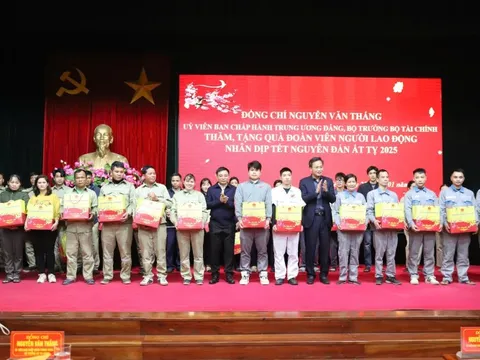 ‘Tết sum vầy’, Bộ Tài chính chia sẻ đồng hành cùng công nhân hoàn cảnh khó khăn