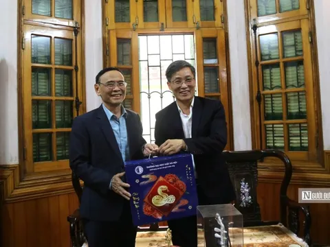 Chủ tịch Hội Luật gia Việt Nam thăm, chúc Tết nguyên Chủ tịch Hội