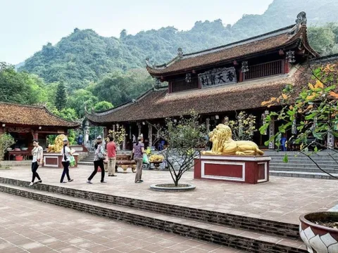 Tích hợp mã QR cho thuyền đò dịch vụ du lịch tại chùa Hương