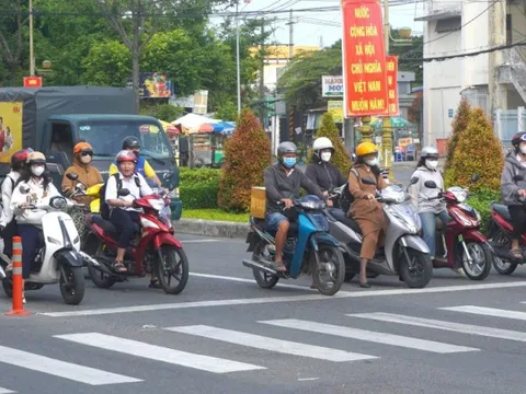 Không xử phạt hành vi vượt đèn đỏ để nhường đường cho xe cấp cứu, xe ưu tiên