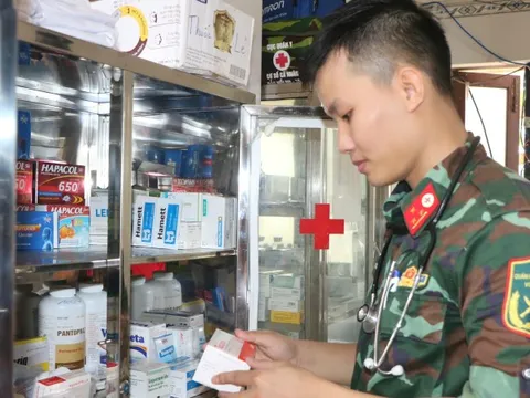 Những thầy thuốc như “mẹ hiền” nơi biển đảo của Tổ quốc