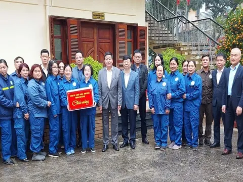 Phó Chủ tịch UBND thành phố Hà Nội Dương Đức Tuấn thăm, chúc Tết cán bộ, công nhân