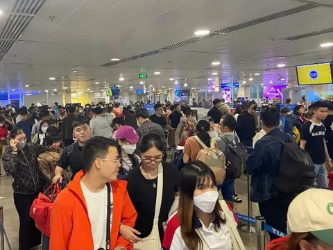 Sân bay Tân Sơn Nhất đón lượng khách kỷ lục trong ngày cao điểm Tết Nguyên đán 2025