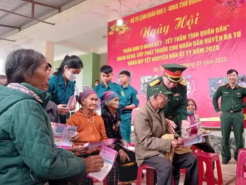 Sâu nặng nghĩa tình với nhân dân