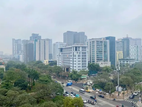 Hà Nội: Mưa nhẹ và mù bao phủ, không khí lạnh tăng cường trước Tết