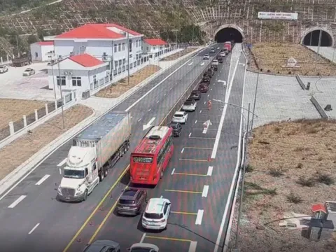 Lý do cao tốc Cam Lâm – Vĩnh Hảo ùn tắc nghiêm trọng tại hầm Núi Vung