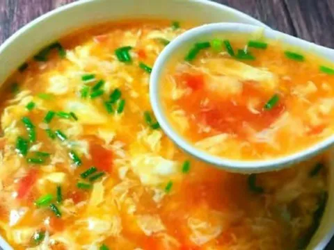 Tối nay ăn gì: Chỉ 1 quả trứng nấu theo cách này giải rượu ngày Tết cực nhanh