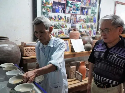 Chuyện về làng gốm bên sông