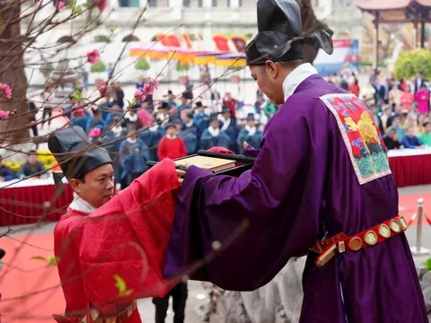 Tái hiện nghi lễ 'Tống cựu nghinh Tân' tại Hoàng thành Thăng Long