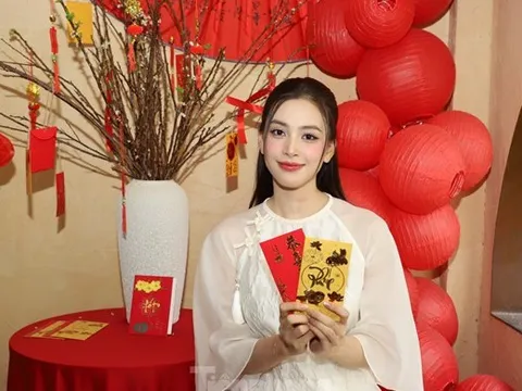 Hoa hậu Tiểu Vy khoe nhan sắc xinh đẹp, cuốn hút
