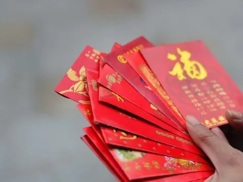 Cặp vợ chồng ly hôn, đòi phân chia tiền lì xì của 2 con gái
