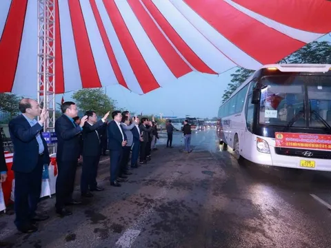 Hỗ trợ hàng chục chuyến xe đưa công nhân về quê ăn Tết