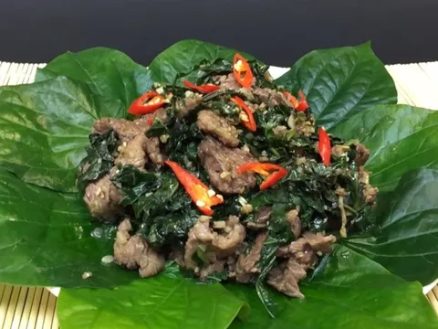 Món ngon ngày Tết: Nướng thịt bò thêm loại lá này thơm ngon đến lạ