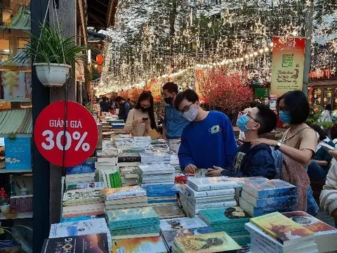 Phố Sách Xuân Ất Tỵ 2025: Tết Công nghệ - Trí tuệ tỏa sáng