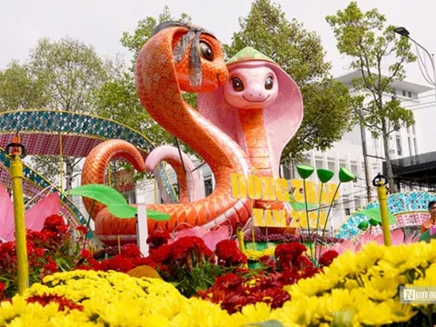 Chiêm ngưỡng linh vật rắn miền Tây