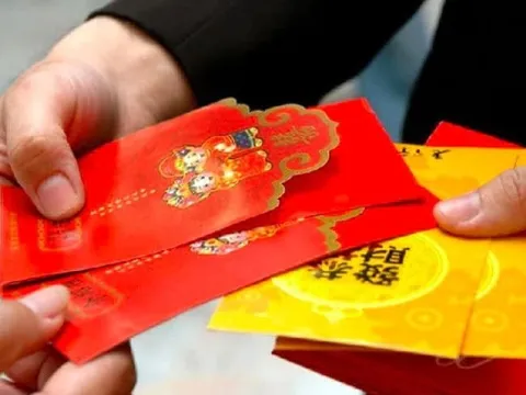 Cha mẹ nên phát lì xì cho con vào thời điểm nào?