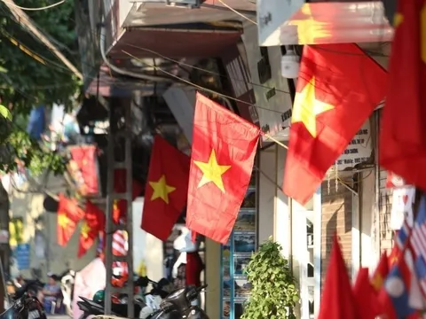 Hà Nội thông báo về việc treo cờ Tổ quốc dịp Tết Nguyên đán